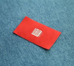 ব্যক্তিগতকৃত পোশাক লাল বোনা লেবেল